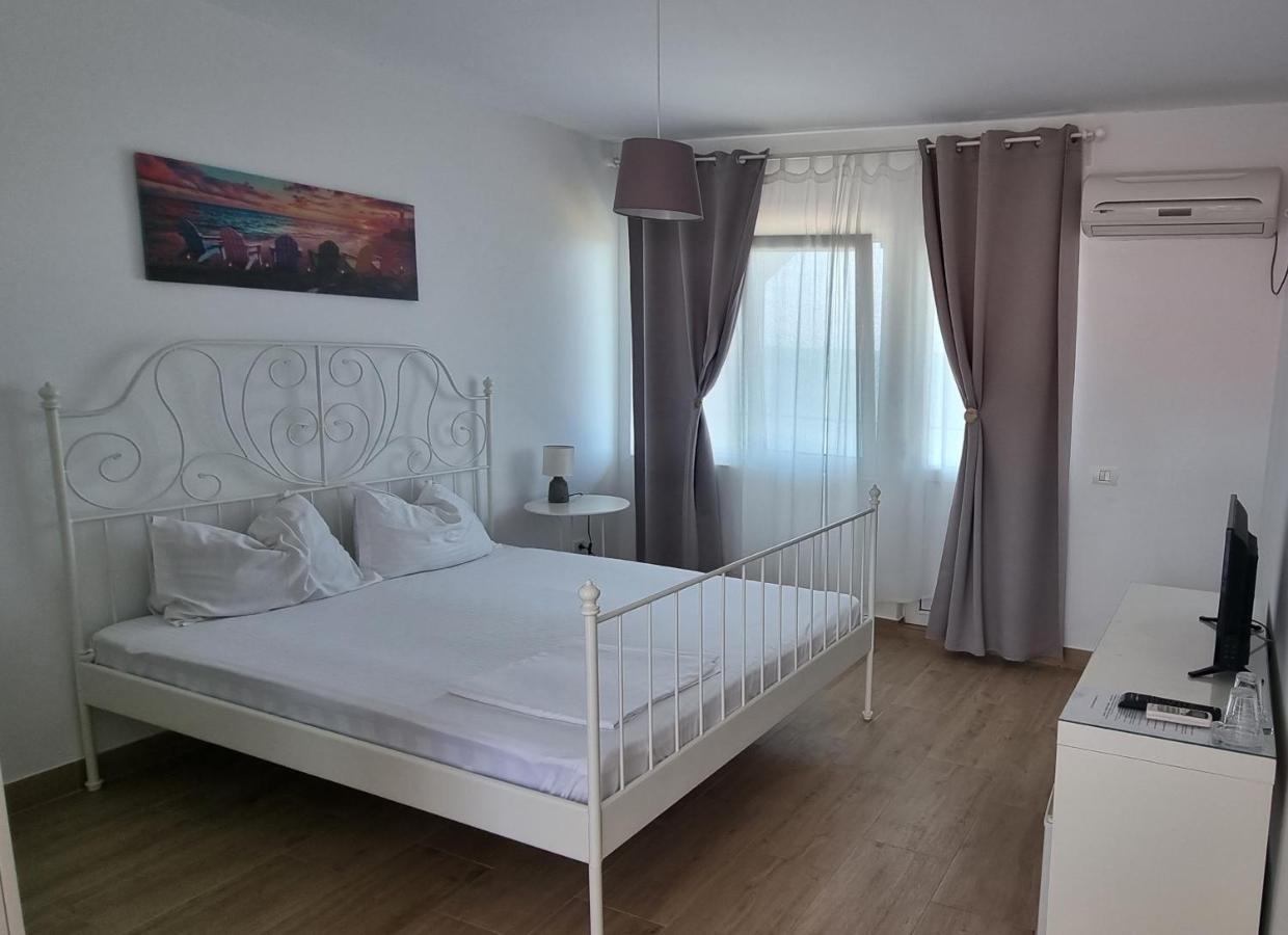 Vila Dvg كوستِنيست المظهر الخارجي الصورة