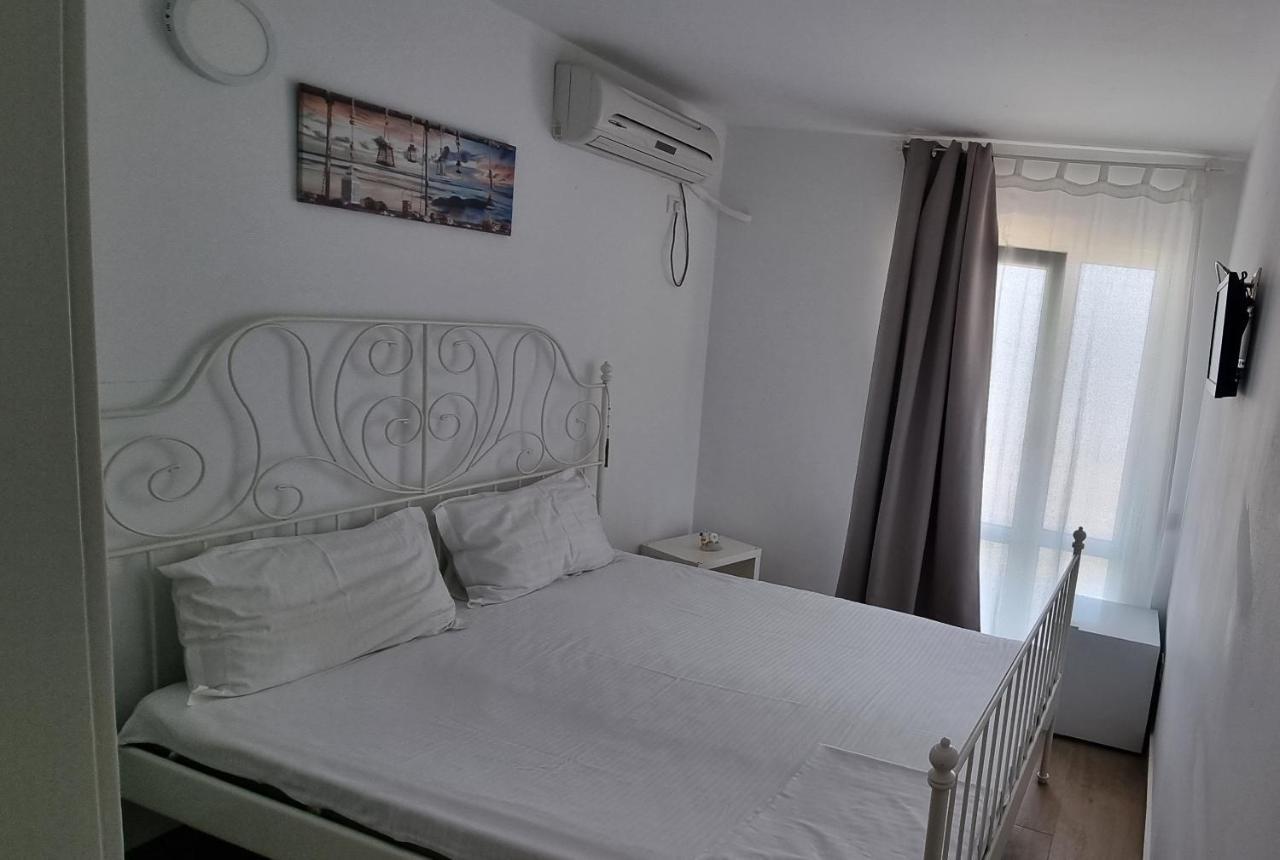 Vila Dvg كوستِنيست المظهر الخارجي الصورة
