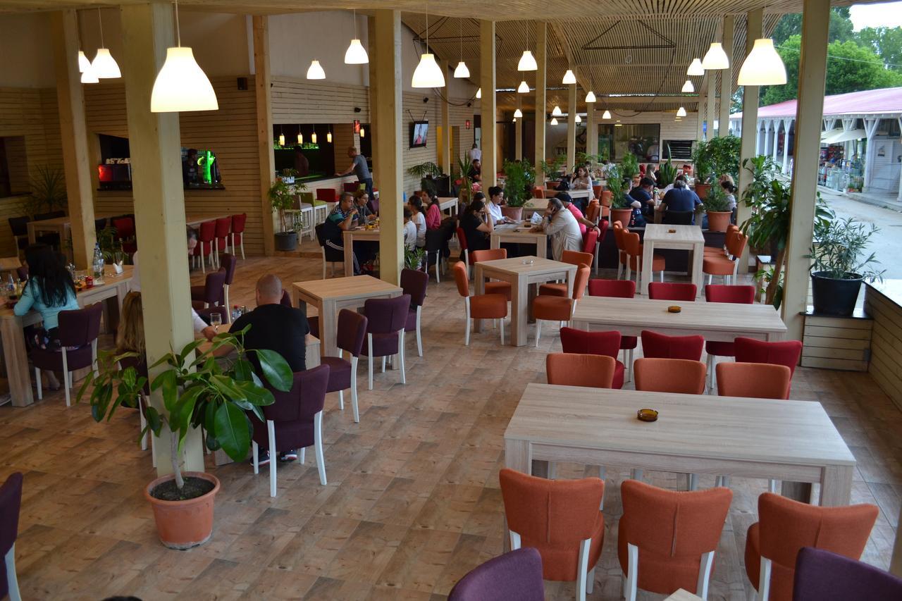 Vila Dvg كوستِنيست المظهر الخارجي الصورة