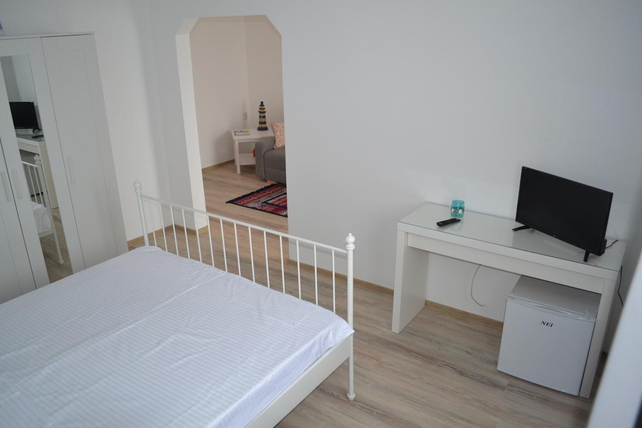 Vila Dvg كوستِنيست المظهر الخارجي الصورة