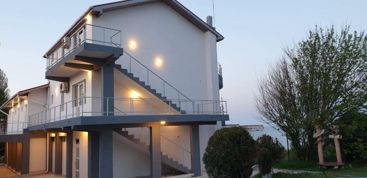 Vila Dvg كوستِنيست المظهر الخارجي الصورة